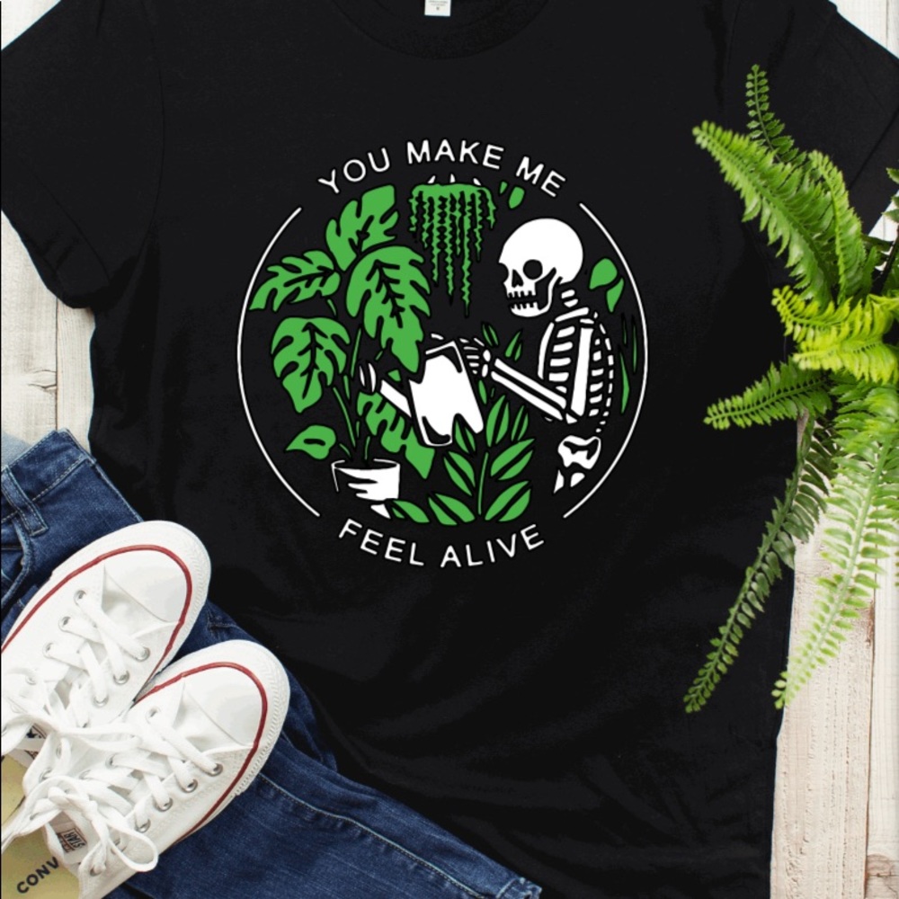 Skeleton you make me feel alive T-shirt